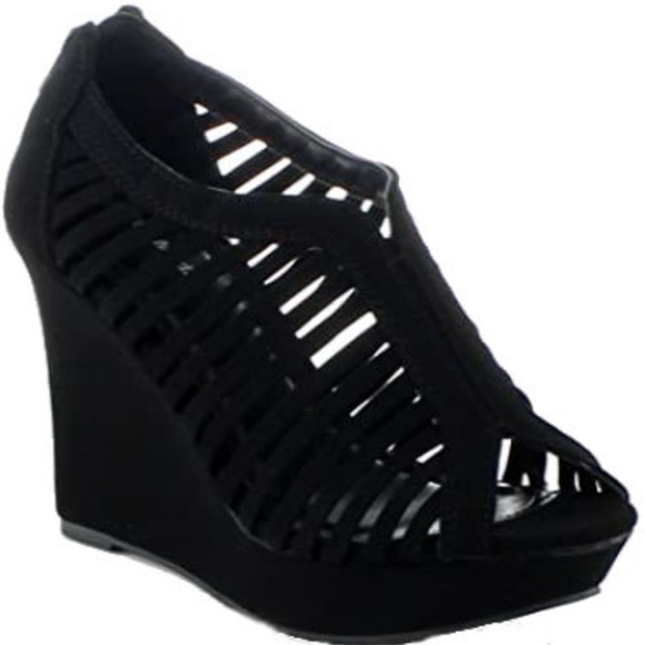 Adorable strappy beige wedges - Picture 2 of 4